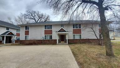 Main picture of 535 S Oak St