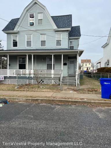 Main picture of 130 W McNeal St