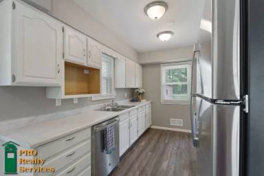Main picture of 3258 Lexington Ave N