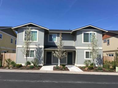 Main picture of 820 NE Copperleaf Loop