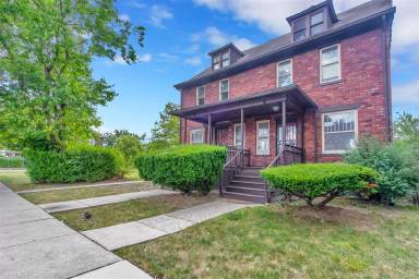 Main picture of 444 E Philadelphia St