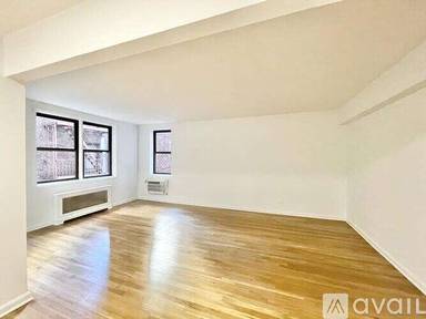 Main picture of 1360 York Ave