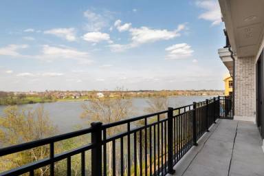 Main picture of 1024 Club View Dr