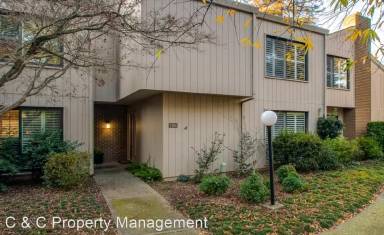 Main picture of 1384 Commons Dr