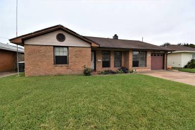 Main picture of 2601 Pine St