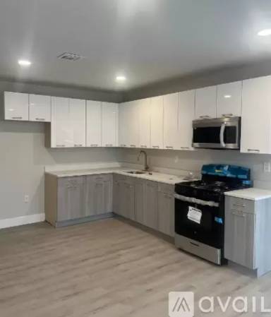 Main picture of 318 W Runyon St