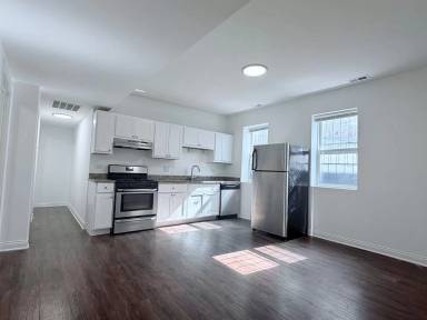 Main picture of 1616 W 18th Pl