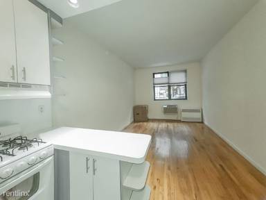 Main picture of 226 E 74th St