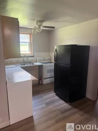 Main picture of 41 S Oak St
