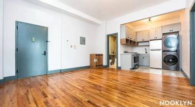 Main picture of 52 Monitor St