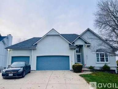 Main picture of 5912 NE Turquoise Dr