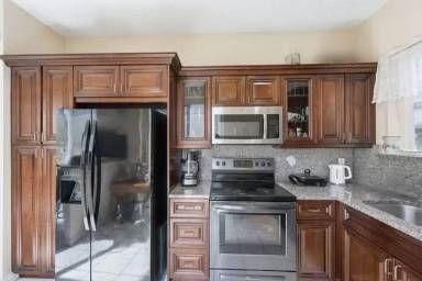 Main picture of 1239 Sussex St