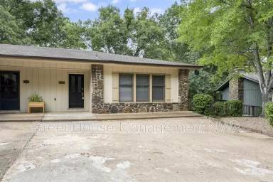 Main picture of 110 Clubhouse Dr