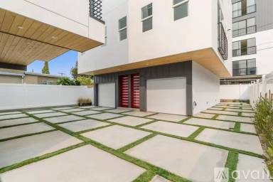 Main picture of 522 N Wilton Pl
