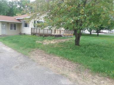 Main picture of 16521 Lakeview St