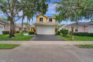 Main picture of 2940 Myrtle Oak Cir
