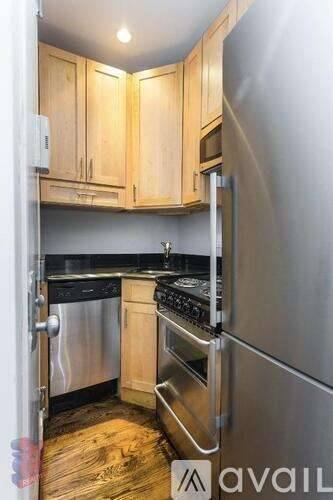 Main picture of 330 E 35th St