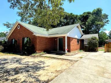 Main picture of 1905 Engle Rd