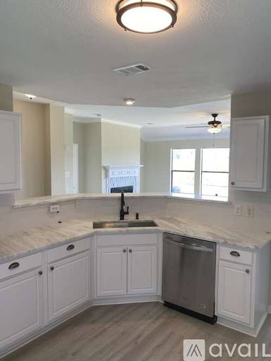 Main picture of 5001 E Parma Dr