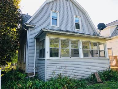 Main picture of 213 Moir St