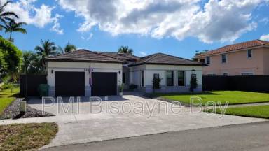 Main picture of 21369 SW 92nd Ave
