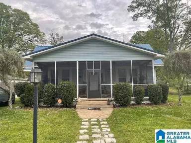 Main picture of 402 S Broadway Ave