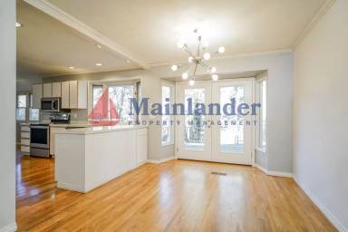 Main picture of 1161 Larch St