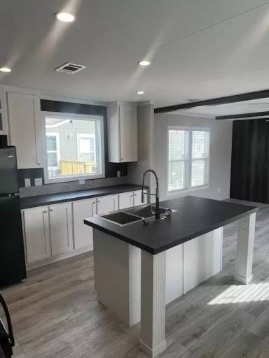 Main picture of 15803 Flores Crst