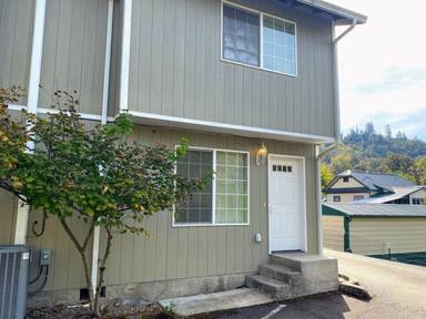 Main picture of 1914 SE Douglas Ave