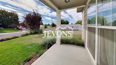 Main picture of 221 4th Ave