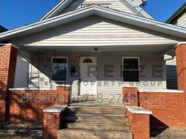 Main picture of 17 E Oakland St