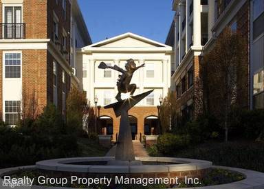 Main picture of Colonnade At Kentlands