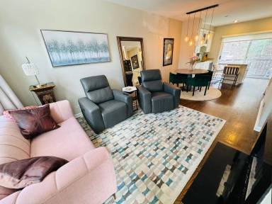 Main picture of 2001 N Honore St