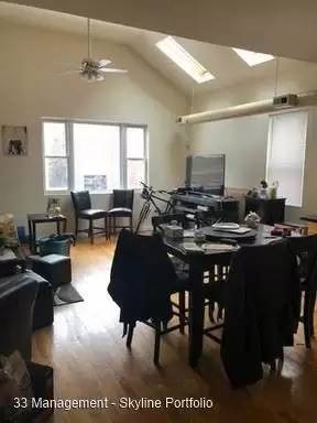 Main picture of 516 N May St
