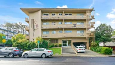 Main picture of 2221 Whitman Way