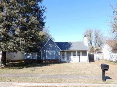 Main picture of 6724 Elmore Woods Ln