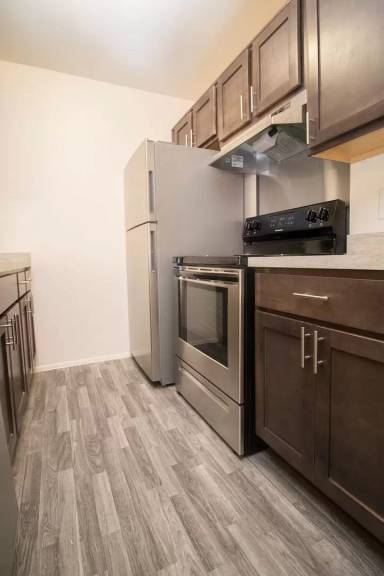 Main picture of 46161 Village Green Ln
