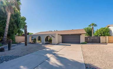 Main picture of 2331 E Sunnyside Dr
