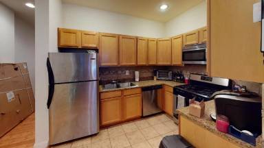 Main picture of 1805 Carpenter St