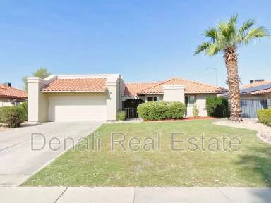 Main picture of 10650 N 33rd Pl