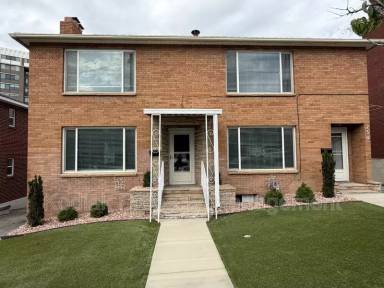 Main picture of 237 N Center St