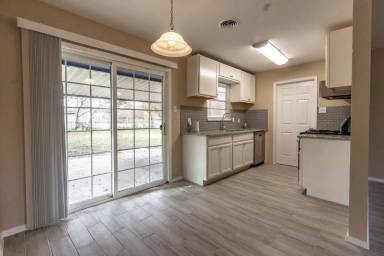 Main picture of 6907 Palm Bay Dr