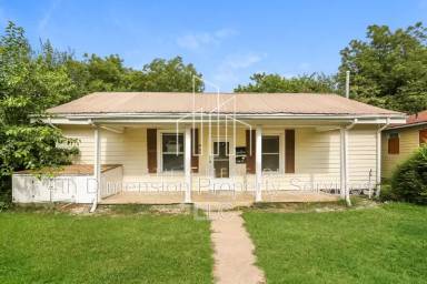 Main picture of 900 N Graham Ave