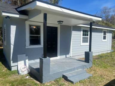 Main picture of 2106 S Andrews Cir