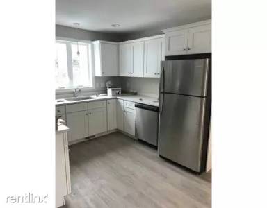 Main picture of 1456 Hanover St
