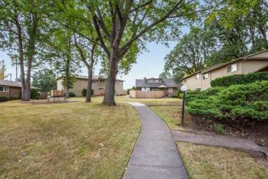 Main picture of The Oaks Apartments