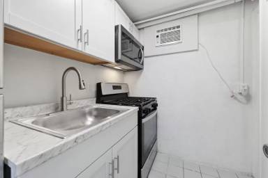Main picture of 805 W New York Ave