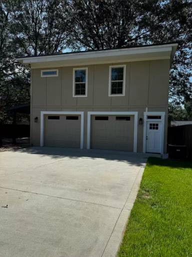 Main picture of 2706 E Lee Rd