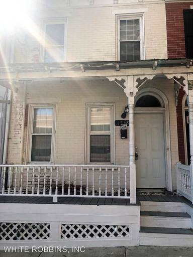 Main picture of 1538 N Van Buren St