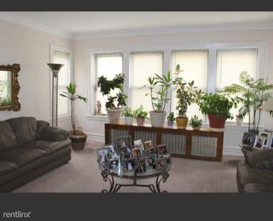 Main picture of 2828 W Lunt Ave